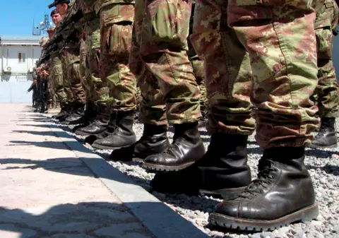 Mai mulți polițiști, uciși din greșeală în Afganistan în urma unui bombardament american