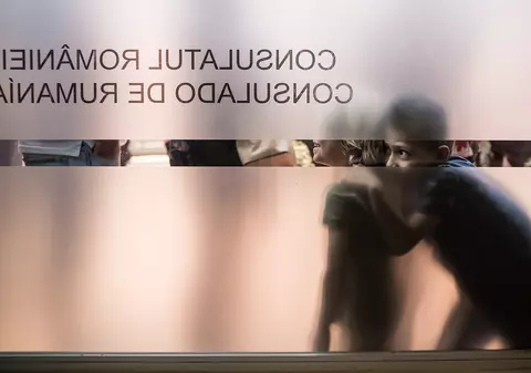 În diaspora au suferit și votanții, și oamenii din consulate! În Almería, românii au votat în trei ore și jumătate pentru alegerile din România și în 10 minute pentru “localele” din Spania!
