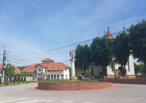 CORESPONDENȚĂ DIN CIUGUD/ Alegerile în comuna în care oamenii stau pe gânduri dacă le mai trebuie ceva: "Înainte umblau şobolanii pe sub uşi, acum e lux"