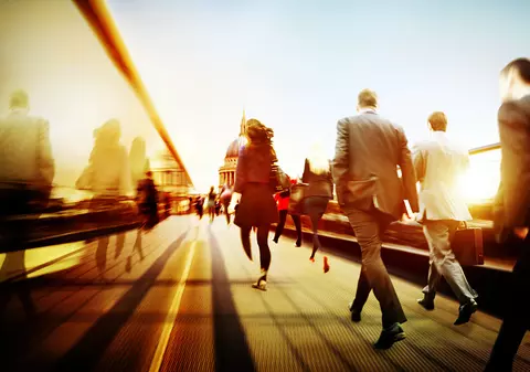 OPINIE | „Nu știm să ne indignăm așa cum trebuie”. Oana Dușmănescu, jurnalist Libertatea, despre temele care îi revoltă pe români