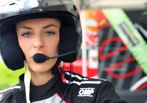 Tenismena Ana Bogdan, copilotul lui Sorin Ghișoi pe prima mașină de curse electrică din campionatul de viteză în coastă