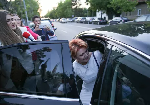 REPORTAJ | Atmosferă tensionată la sediul PSD. Dragnea nu a făcut declaraţii la sosire, liderul, forţat din interior să deconteze eşecul la europarlamentare