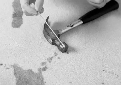 Un student român de la Paris a fost găsit cu capul zdrobit în camera de cămin. A fost ucis cu un ciocan