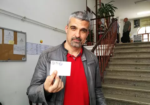 VIDEO | Aurelian Temişan a votat direct de la aeroport: "Sperăm ca România să-şi refacă imaginea în faţa Europei"