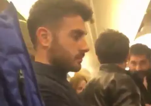 VIDEO | Reacția furioasă a unui pasager după ce avionul în care se afla a aterizat în orașul "greșit"