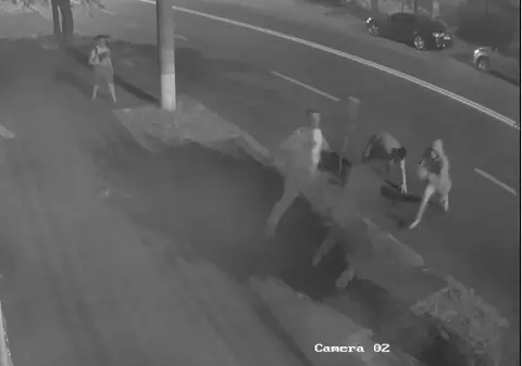 Crimă sângeroasă în Galați. Un bărbat a fost ucis după ce a intervenit pentru a-și ajuta ginerele care era atacat de patru indivizi