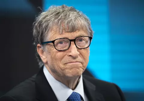 Bill Gates a publicat lista de cărți pe care o propune pentru vara anului 2019. Ce titluri ne recomandă fondatorul Microsoft