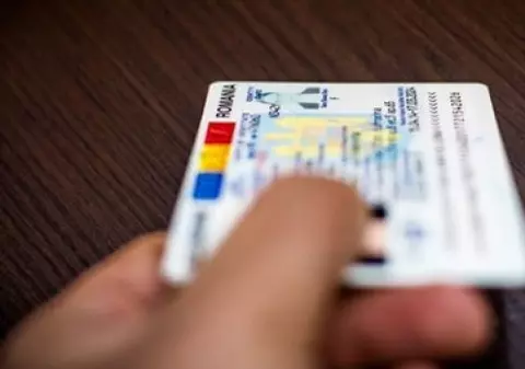 Schimbări majore în obținerea cărților de identitate, din 2021. Cum vor arăta și de la ce vârstă vor fi obligatorii