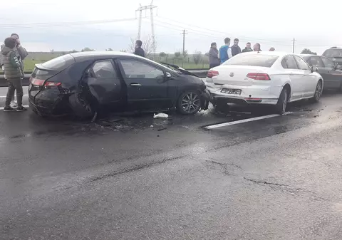 Accident în lanț cu trei mașini pe Autostrada A1 București - Pitești. O persoană a fost rănită