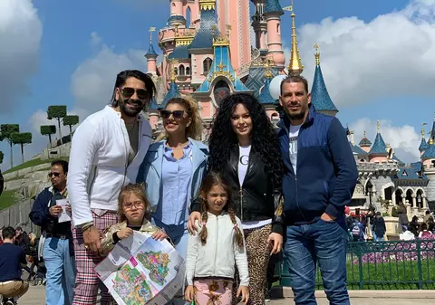 Primele poze cu Connect-R, Misha și Maya, fiica lor, din vacanța petrecută la Disneyland