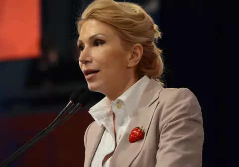 Conferinţă despre „Estetica minţii feminine”. Vicepremierul Raluca Turcan, printre participanți