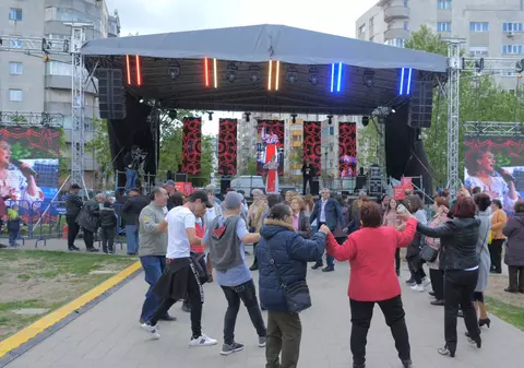Petreceri de peste 145.000 de euro între blocurile din sectorul 5! Primăria celui mai sărac sector din Capitală a finanțat două evenimente organizate de Paște și de 1 Mai în Parcul Sebastian