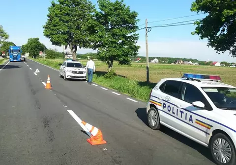 Un mort a fost descoperit pe marginea unui drum din Neamț. Poliția a oprit circulația în zonă