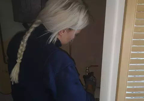 FOTO | Cel mai sexy instalator din Marea Britanie. Întrebarea pe care o aude des de la clienți