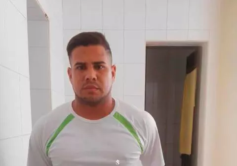 Un cântăreț columbian a ajuns la închisoare după ce și-a atacat iubita cu un cuțit