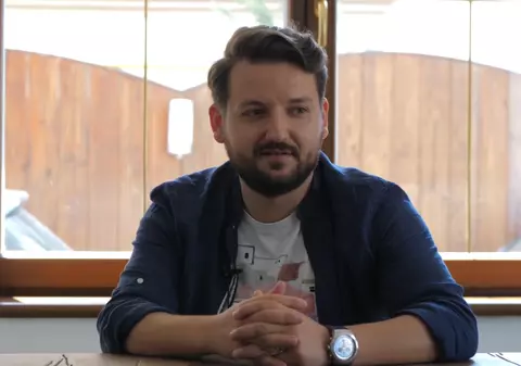 FOTO&VIDEO | Contradicție în termeni muzicali: Edy Chereji, unul dintre creatorii festivalului de muzică electronică Untold, e fan rock și Alexandru Andrieș!