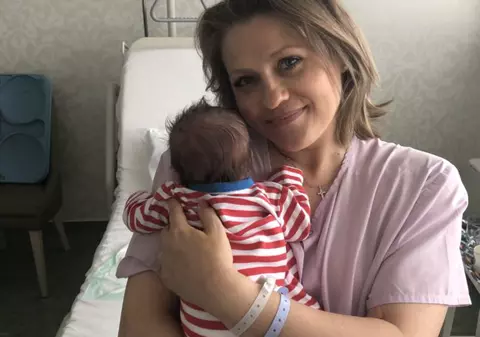 Cum s-a comportat soțul Mirelei Vaida la cele trei nașteri ale vedetei. "Prințul meu a leșinat"