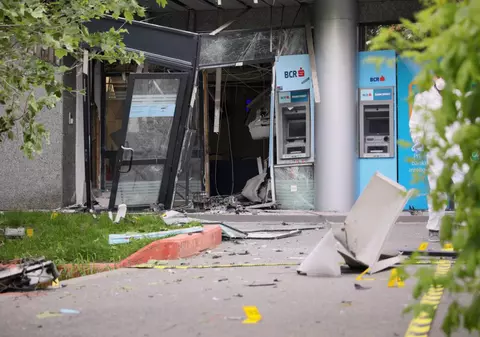 Câți bani au furat hoții care au aruncat în aer un bancomat, în București
