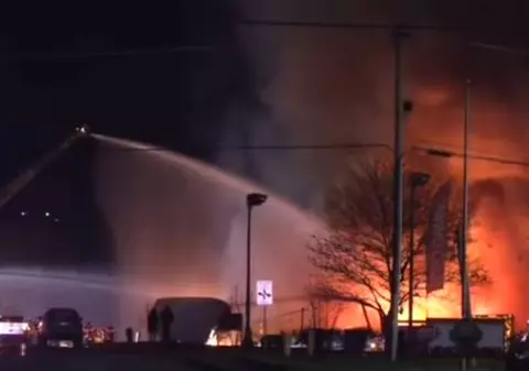 VIDEO | Explozie puternică la o uzină chimică din Illinois. Patru persoane au fost rănite, alte trei sunt date dispărute