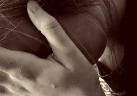 Un tată din Bolivia și-a violat fiica timp de 12 ani. Are doi copii cu el și a făcut mai multe întreruperi de sarcină