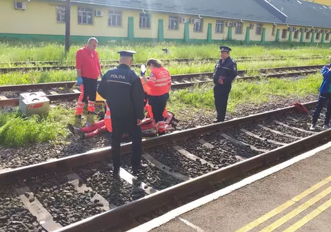 Dublă tragedie în Vaslui! Fiul s-a spânzurat, mama s-a aruncat pe șinele de tren