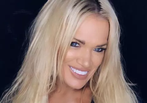 GALERIE FOTO/ „Cea mai sexy bunică din lume" are 48 de ani! Ce le răspunde Gina celor care o critică și o hărțuiesc pe rețelele sociale