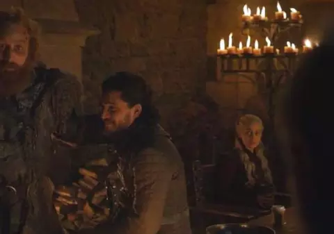 FOTO | Gafă amuzantă în ultimul episod din "Game of Thrones". Un pahar de Starbucks apare într-o scenă a serialului. Răspunsul HBO