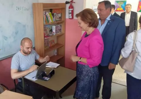 VIDEO | Grapini a intrat în față la secția de votare și s-a certat cu cei aflați la coadă: „Of, Doamne!”