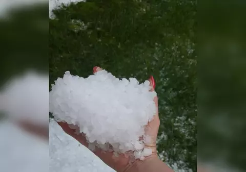 Grindina a lovit puternic în Tulcea, județ vizat de codul portocaliu de vreme rea. Peisaj de iarnă veritabilă, la sfârșit de mai / FOTO&VIDEO
