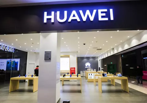 SUA au relaxat restricțiile impuse Huawei pentru a asigura mentenanța echipamentelor aflate în uz