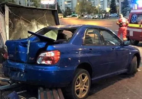 Un șofer a făcut prăpăd într-o stație din Brașov. O femeie s-a ales cu un picior amputat