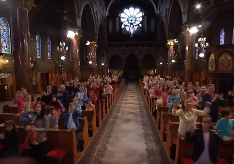 VIDEO | „Să mergem împreună toți!”, imnul oficial pentru venirea Papei Francisc la București