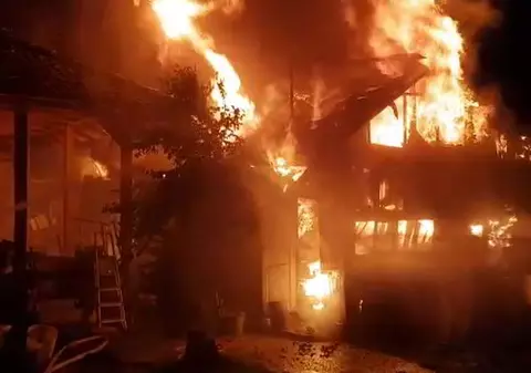 Incendiu puternic la o locuință în Zlatna. Pompierii au intervenit de urgență