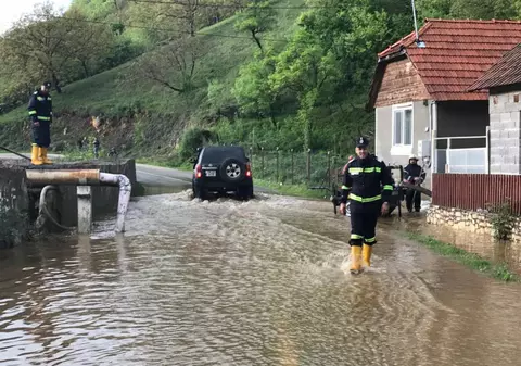 Comandament de urgență la MAI după avertizările de ploi și inundații. Carmen Dan: "Au fost 18.700 de angajați ai MAI mobilizați, mai ales în ultimele trei zile"