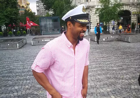 Una dintre cele mai cunoscute figuri ale reclamelor americane e în România. Actorul Isaiah Mustafa: “Ce frumoasă viață de noapte are Bucureștiul!”