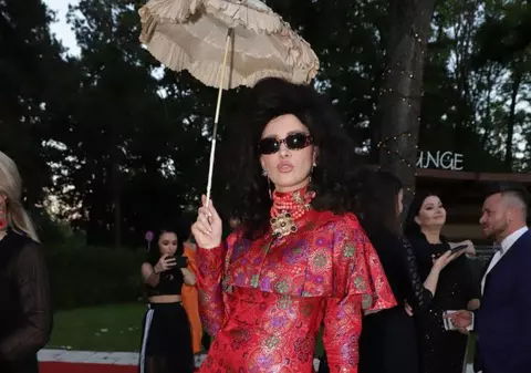 Iulia Albu a fost operată de urgență, după ce medicii i-au descoperit un chist ovarian. Abia acum s-a aflat adevărul