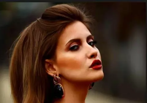 Reacția Iuliei Albu după ce Mihai Bendeac s-a pozat în lenjerie. "Imaginea este de o sensibilitate vecină imaginilor publicate de Mihai Trăistariu"