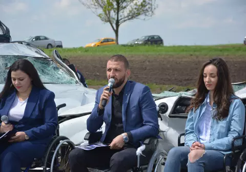Ștefan Mandachi, afaceristul care a construit primul metru de autostradă din Moldova, conferință de presă în scaun cu rotile, alături de victime ale accidentelor rutiere