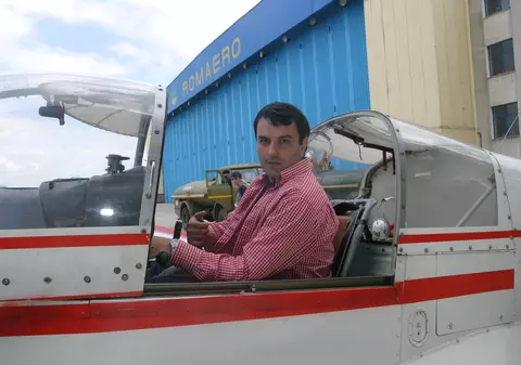 Aviația dă senzația! Cântăreți de rock, pop sau folk, vedete de televiziune și oameni de afaceri au brevete de piloți