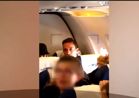 Cum a călătorit la Business Class o pasageră care avea loc lângă Radu Mazăre în avionul Paris-București