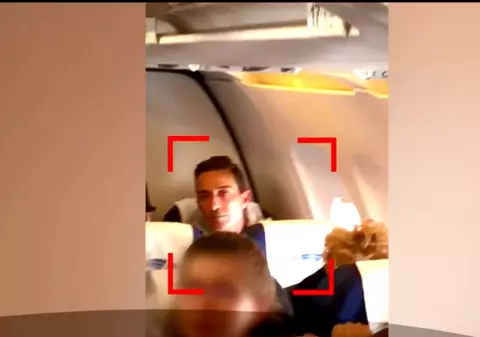 FOTO | Primele imagini cu Radu Mazăre în avionul care îl aduce în România