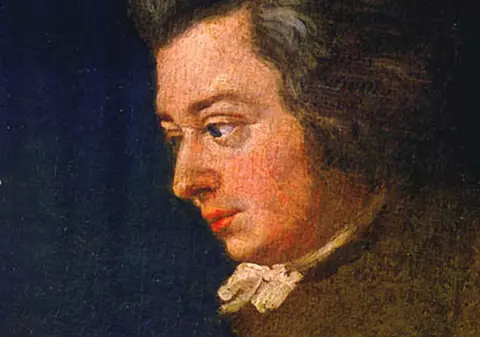 Mozart, scos din programa şcolară de către un rapper