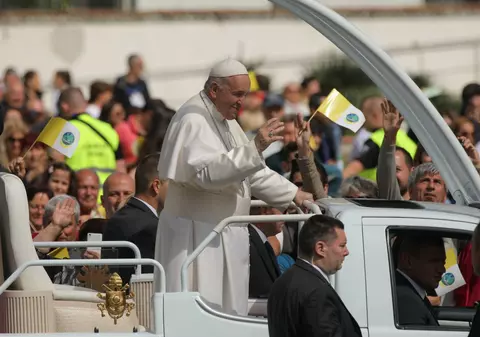 Papa Francisc, obligat să se roage singur în Catedrala Aleksandr Nevski din Sofia după ce a fost boicotat de preoții ortodocși din Bulgaria