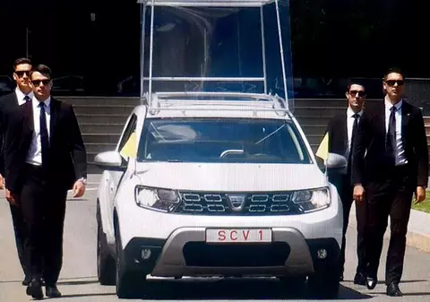 De ce nu a folosit Papa Francisc papamobilul românesc în prima zi a vizitei din România. Explicațiile SPP