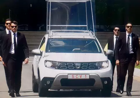 Cum arată papamobilul românesc, conceput special pentru vizita Suveranului Pontif în România / FOTO