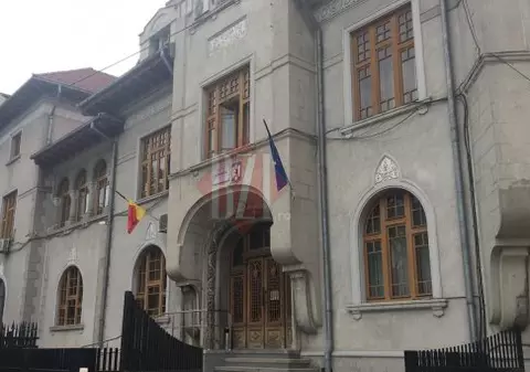 UPDATE / A murit grefiera care s-a aruncat de la etajul 2 al Parchetului Tribunalului Iași. Femeia a lăsat un bilet de adio