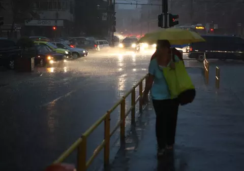 UPDATE | O nouă atenționare meteo: Cod galben de vijelii în 38 de județe și în Capitală. Cod portocaliu pentru Moldova și o parte a Munteniei