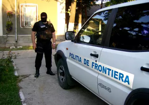 Vameşii de la PTF Siret care luau şpagă cu găleata au fost achitați de judecători