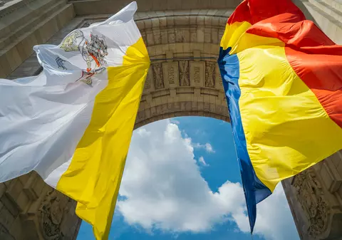 FOTOREPORTAJ | Papa Francisc în România. Ultimile pregătiri în București și Șumuleu Ciuc pentru vizita Suveranului Pontif