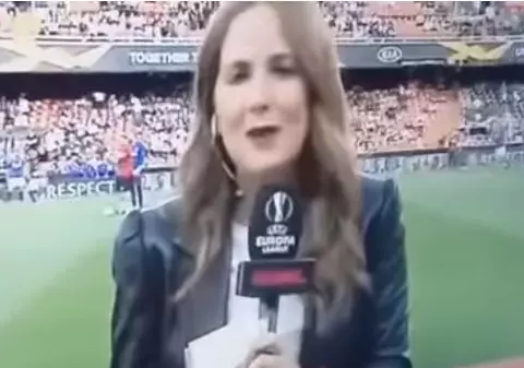 VIDEO | O prezentatoare TV a fost lovită cu mingea de un fotbalist de la Arsenal, înainte de meciul cu Valencia